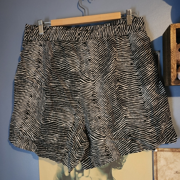 Cotton/Linen Striped Zebra Print Joe Fresh Shorts - Picture 2 of 5